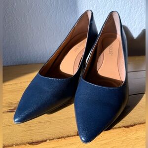 NWT Aerosoles 7.5 Navy Pumps